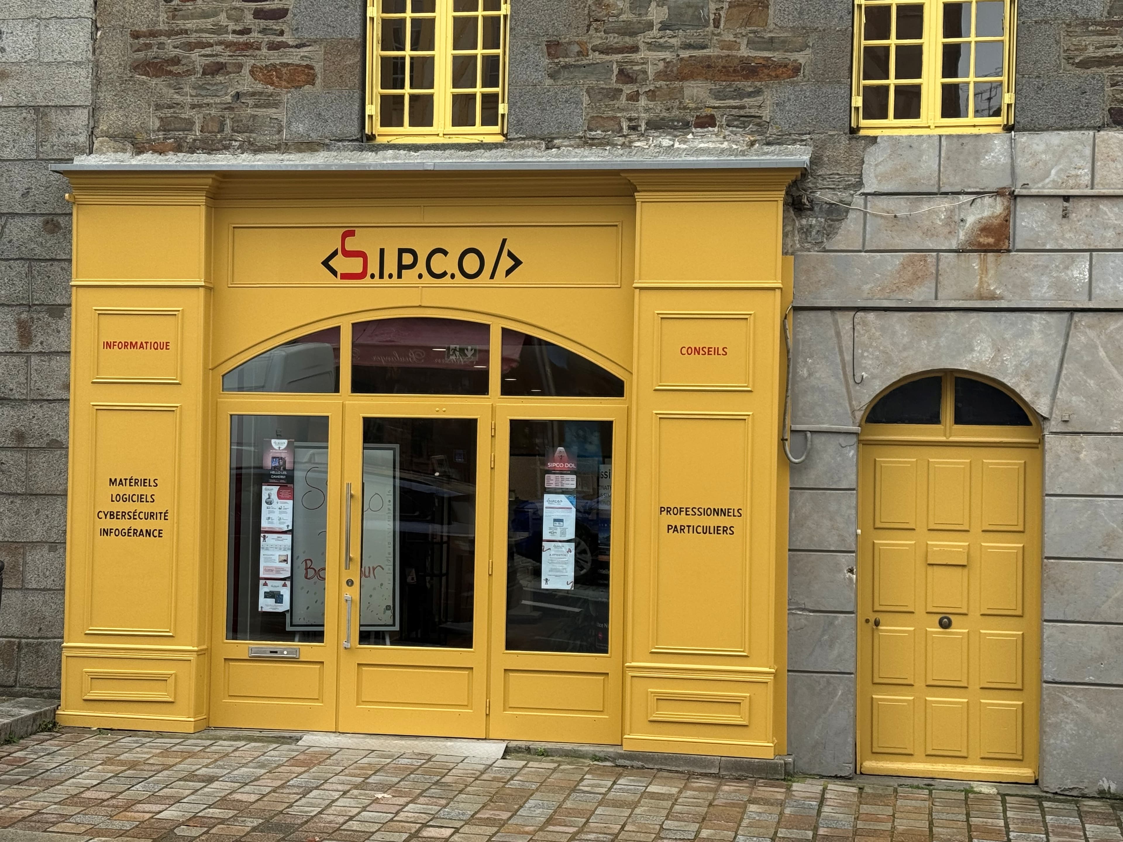 Ravalement de façade d'entreprise